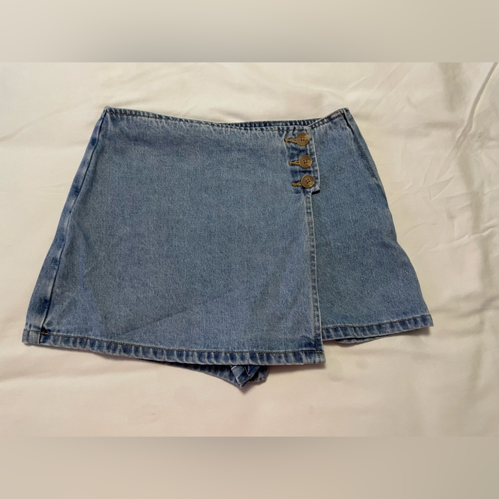 Forever 21 high waist denim skort. X small size.